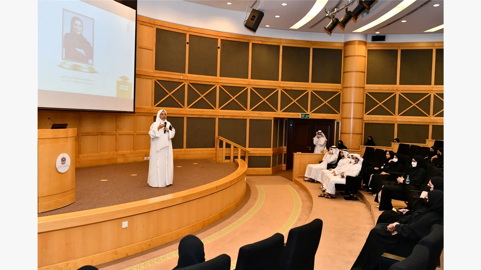 MOEI honors its employees who have obtained higher degrees and volunteers 3