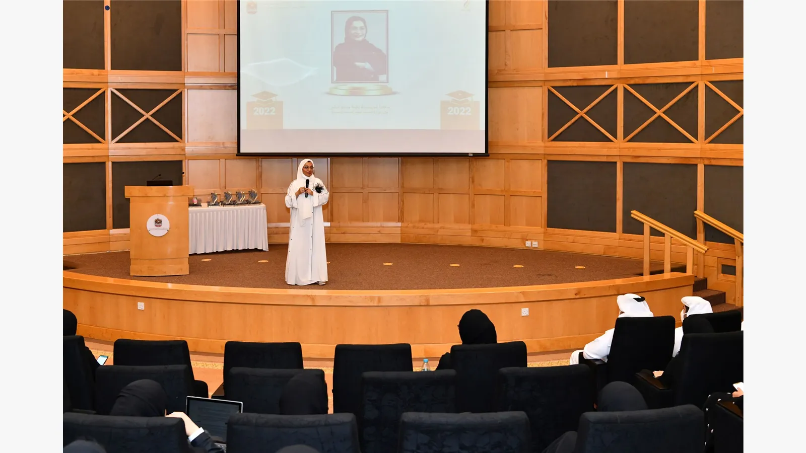 MOEI honors its employees who have obtained higher degrees and volunteers 2