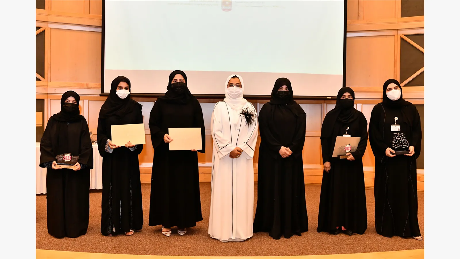 MOEI honors its employees who have obtained higher degrees and volunteers 5